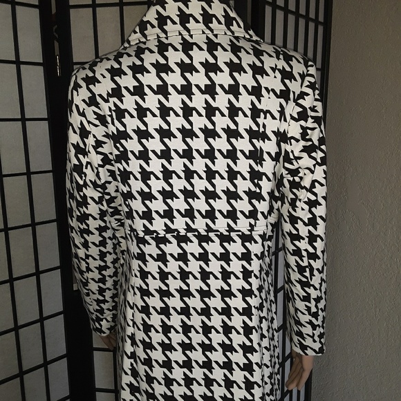 Blazer - Picture 4 of 4